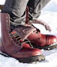Botas Steel 10 Ojales Burdeos Aislados